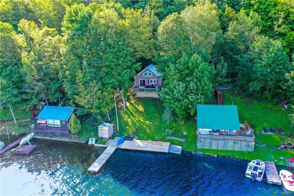 Private lakefront cottage, dock & deck, sleeps 8