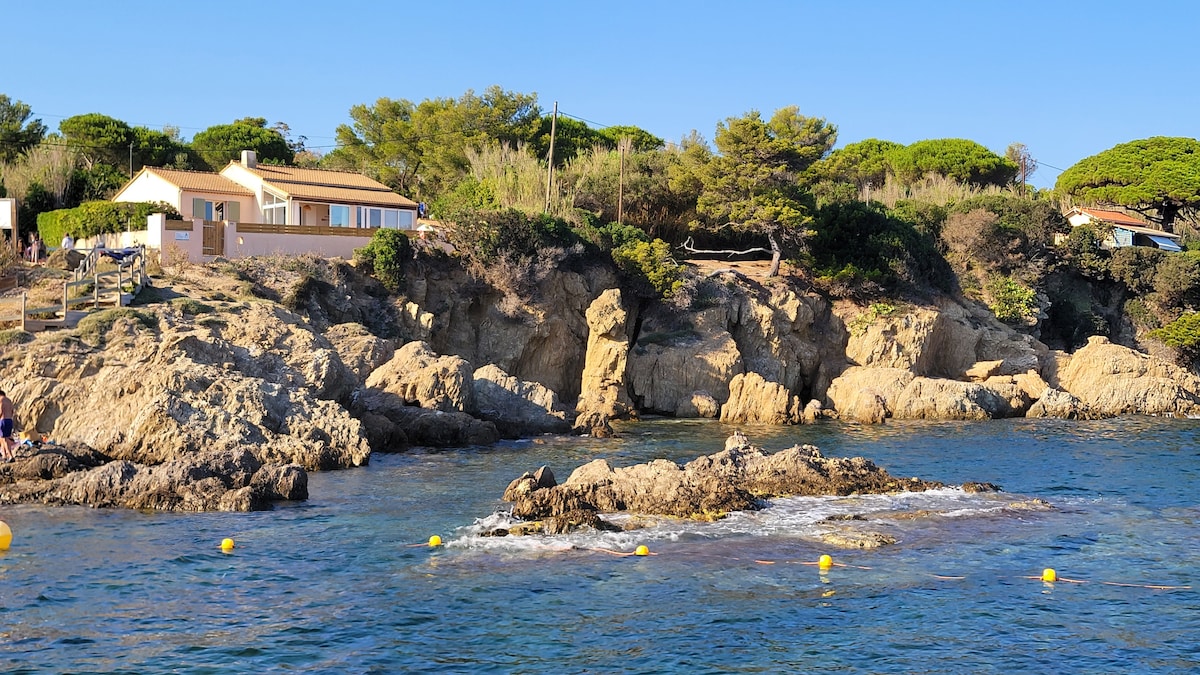 Villa en bord de mer face à l'Ile de Porquerolles