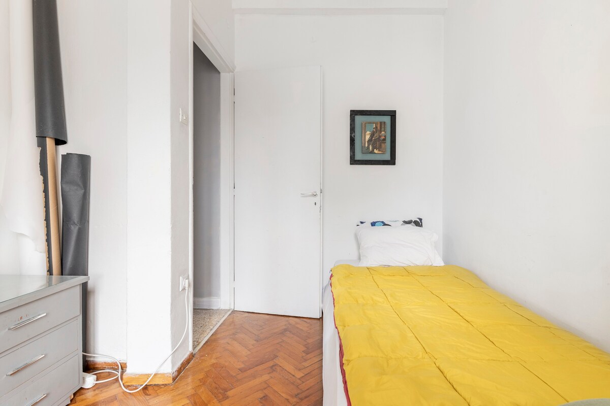 雅典市中心可爱公寓中的独立房间