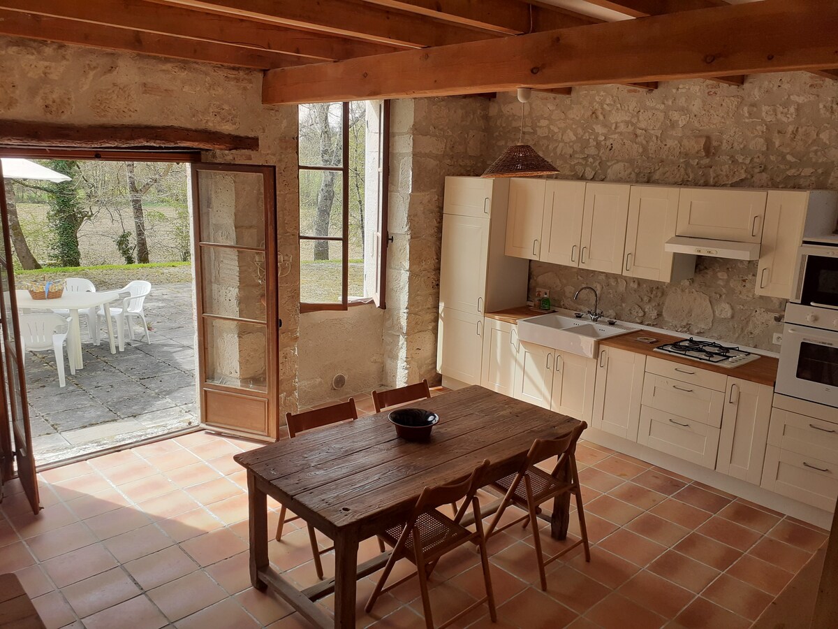 Unique getaway in SW France (one bed and sofa bed)