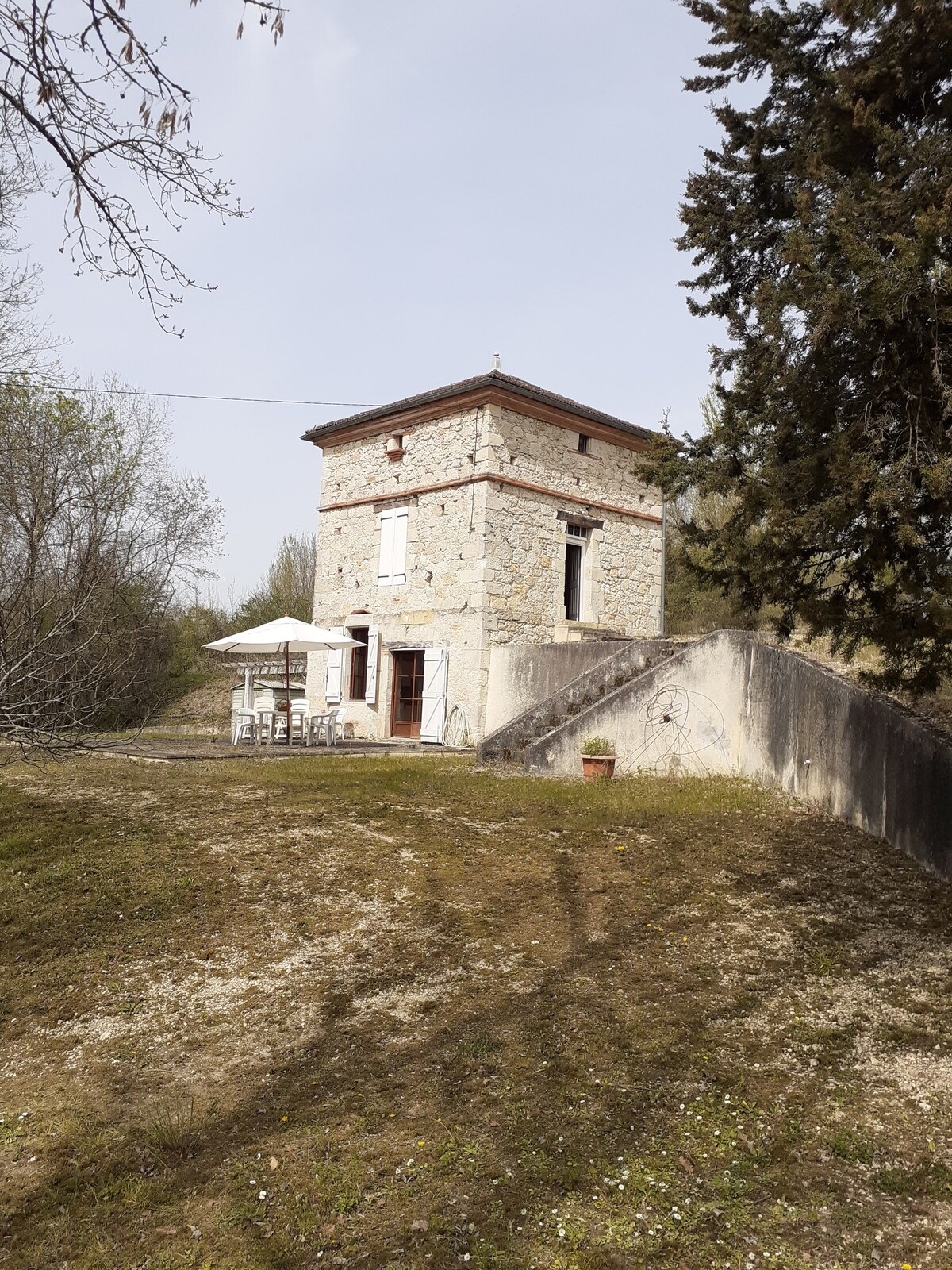 Unique getaway in SW France (one bed and sofa bed)