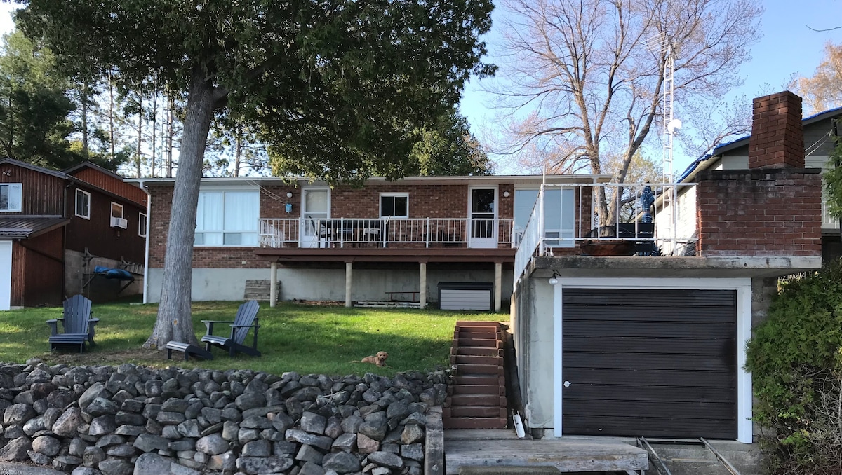 Family cottage on pristine Round Lake