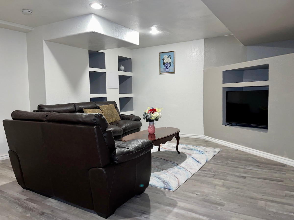 Clean and Spacious 2 Bedroom Basement Unit-Walkout