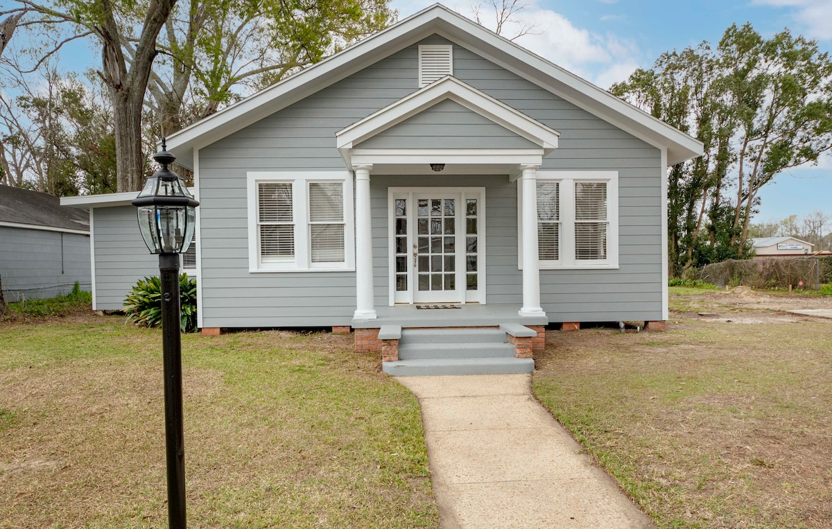 Adorable cottage downtown area