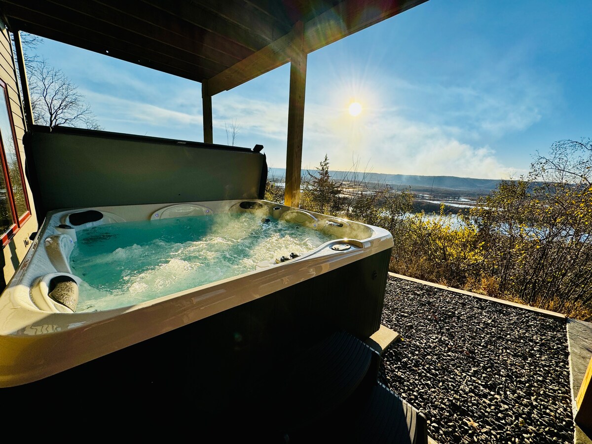 Eagles Landing sleeps 15 HOT TUB