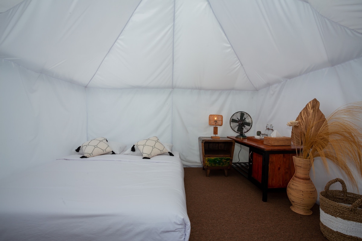 迷人的1卧室标准帐篷，带温泉泳池