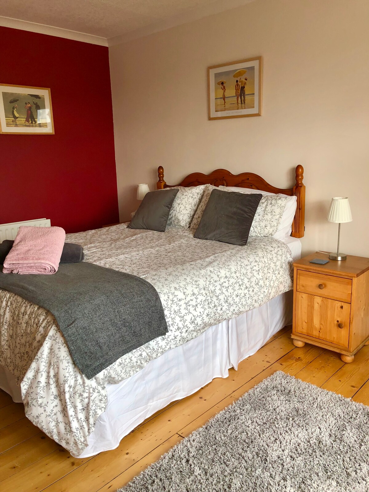 Bay View ensuite room, king size bed in Lyme Regis