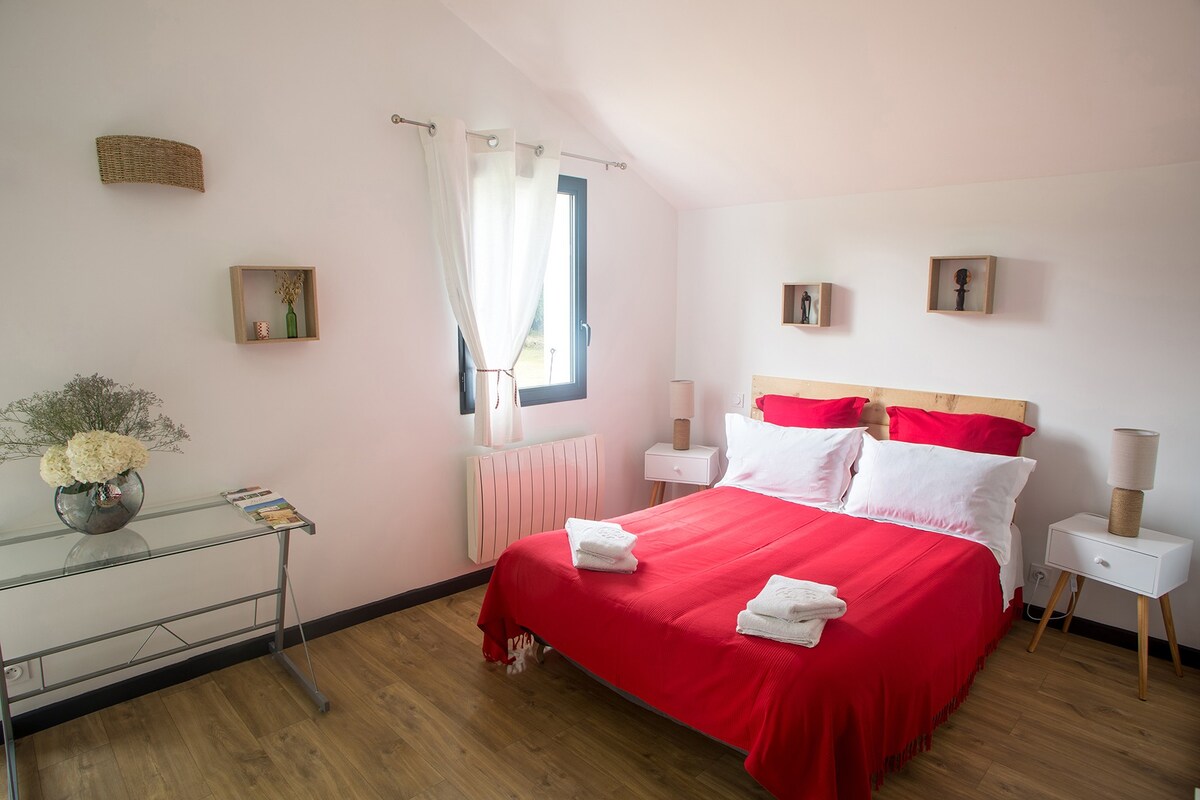 MAISON MAUPAS Chambre Rouge