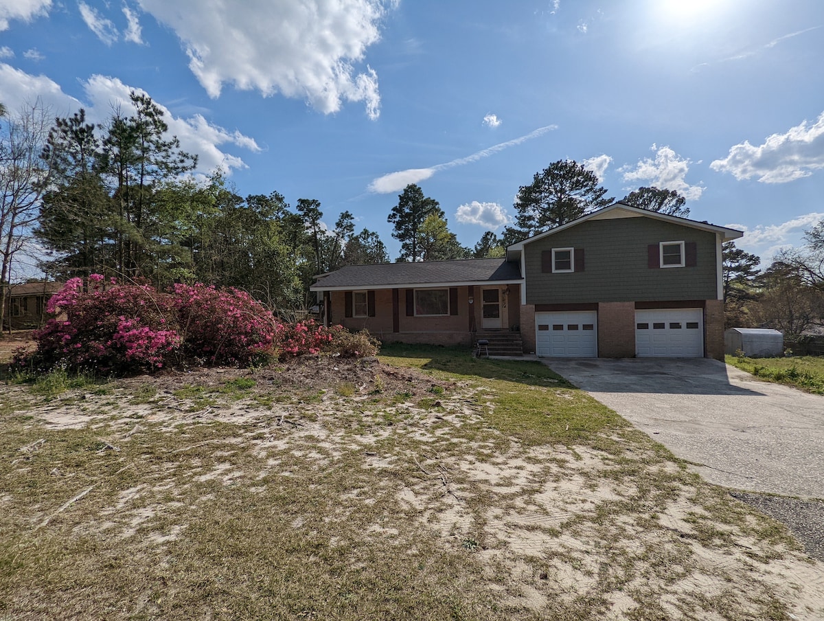 Renovated Home Near Airport, Downtown, Pine Grove