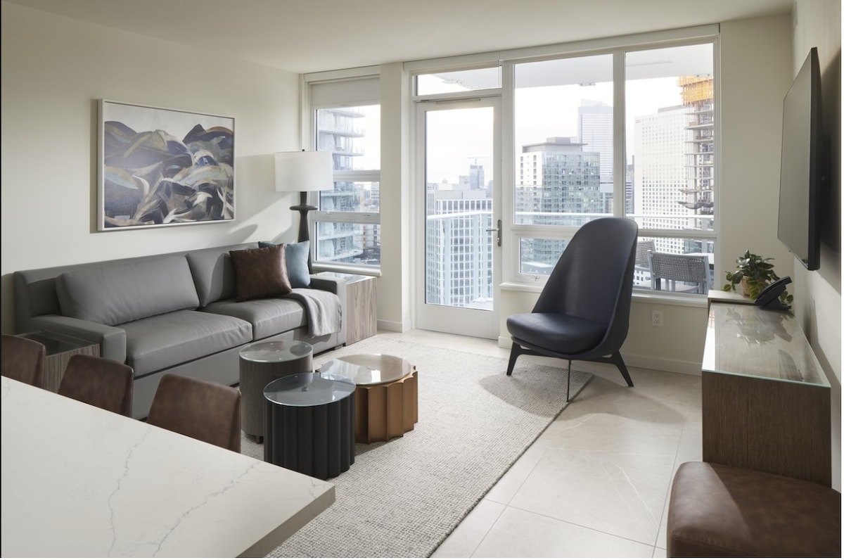 Level Seattle ◆ Executive Two Bedroom Suite