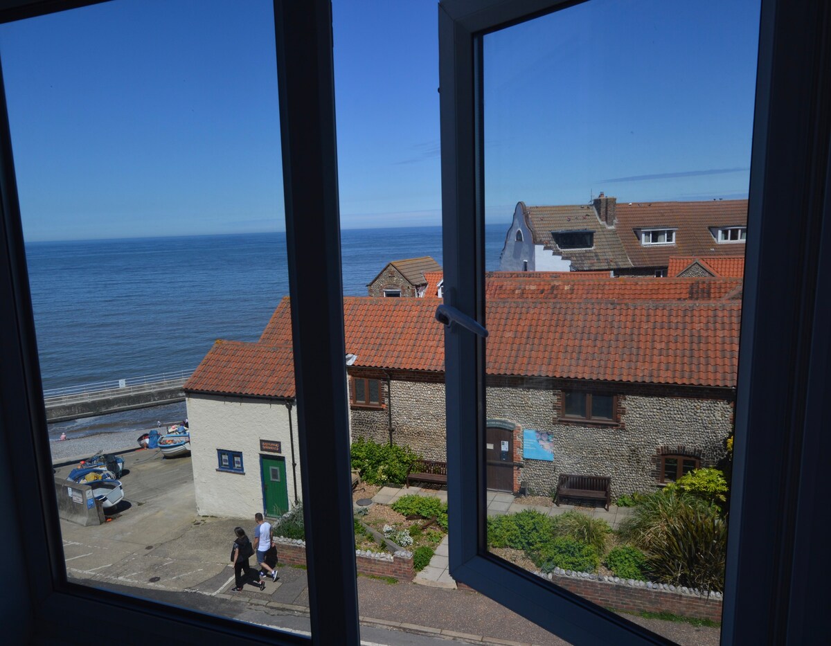 The Crows Nest - Apartment with great sea views.