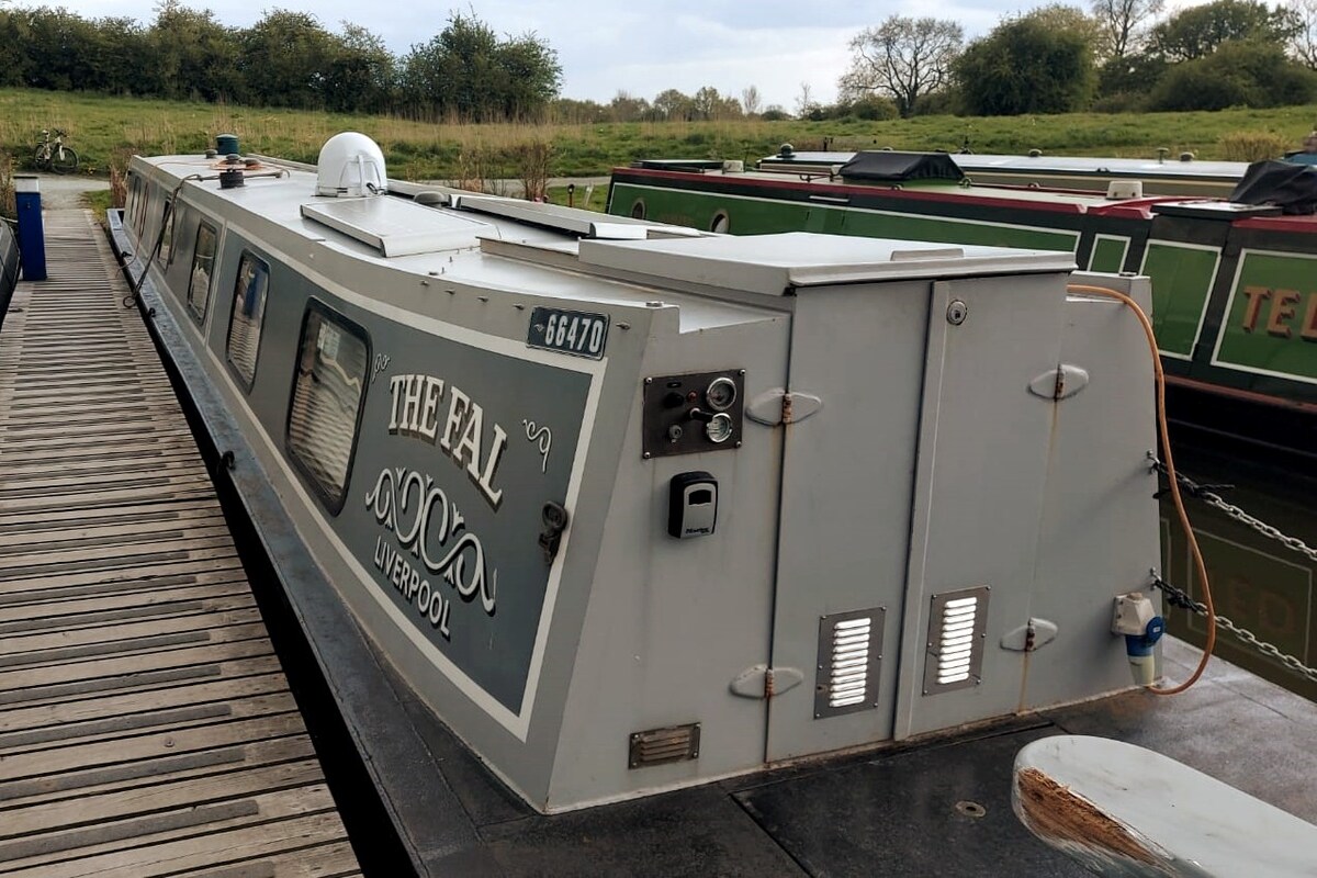 The Fal Narrowboat at Oakwood Marina