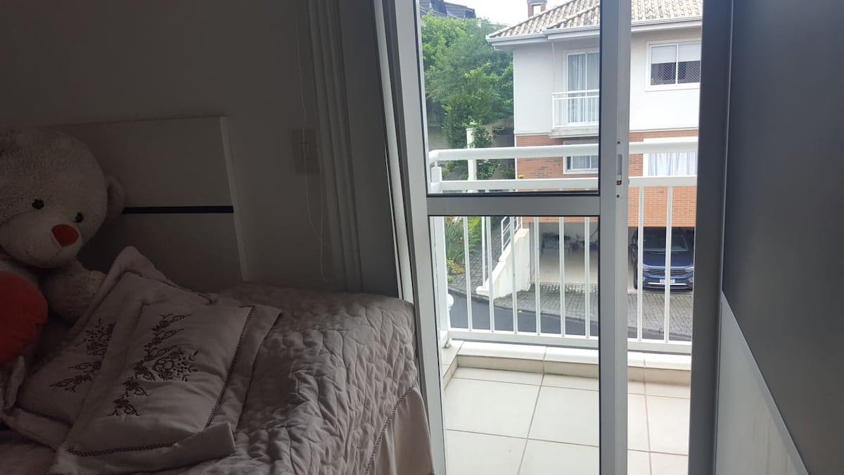 Quarto em casa condominio fechado, monitorada