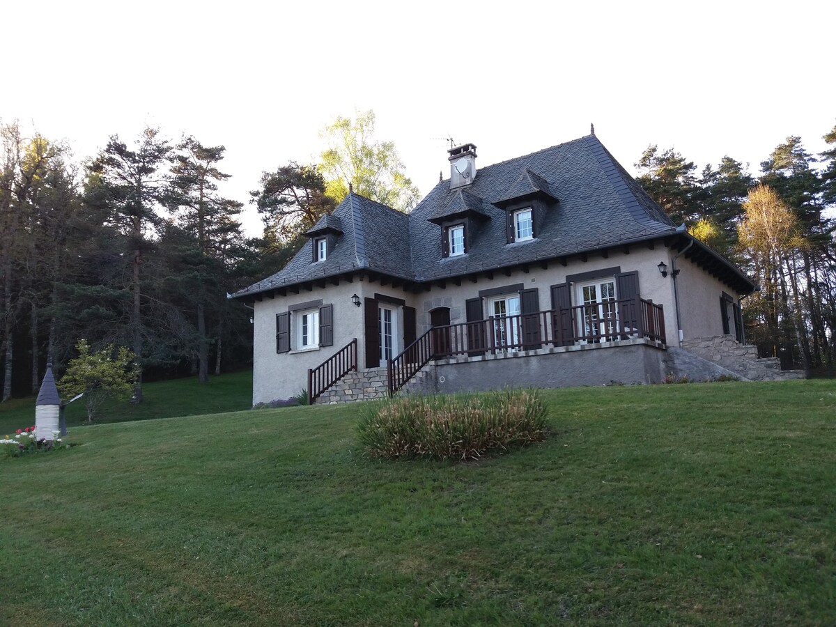 MAISON CHALEUREUSE AVEC PARKING