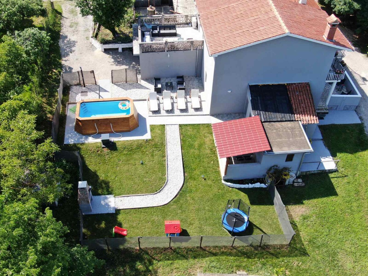 Apartman Goga with pool and jacuzzi