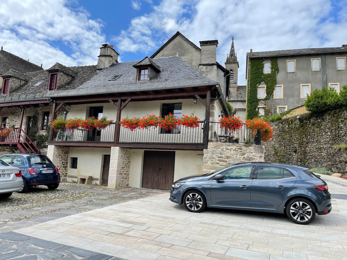 Maison en pierre sur les Quais de la Dordogne