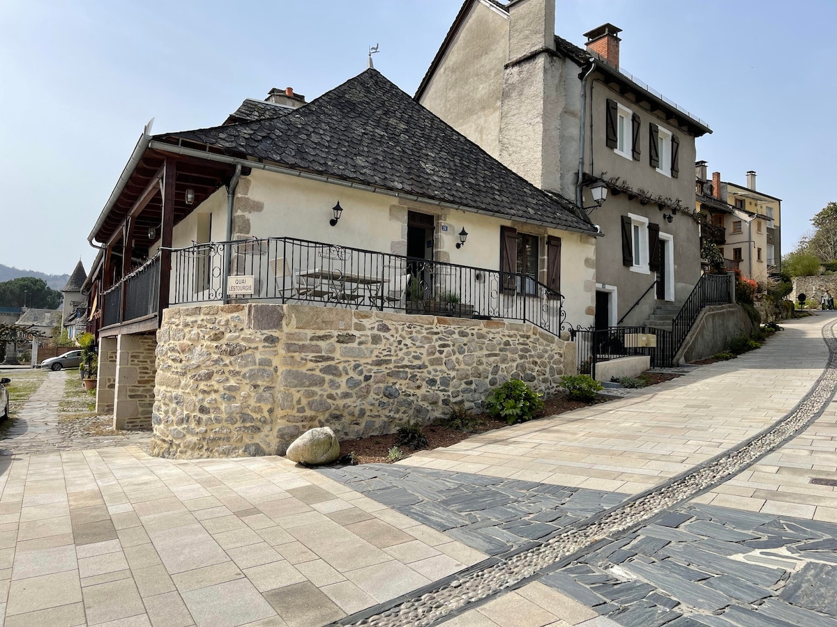 Maison en pierre sur les Quais de la Dordogne