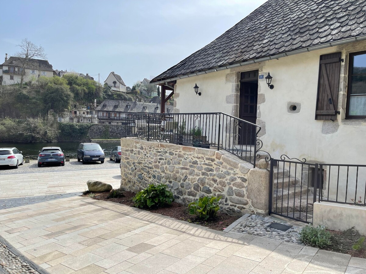 Maison en pierre sur les Quais de la Dordogne
