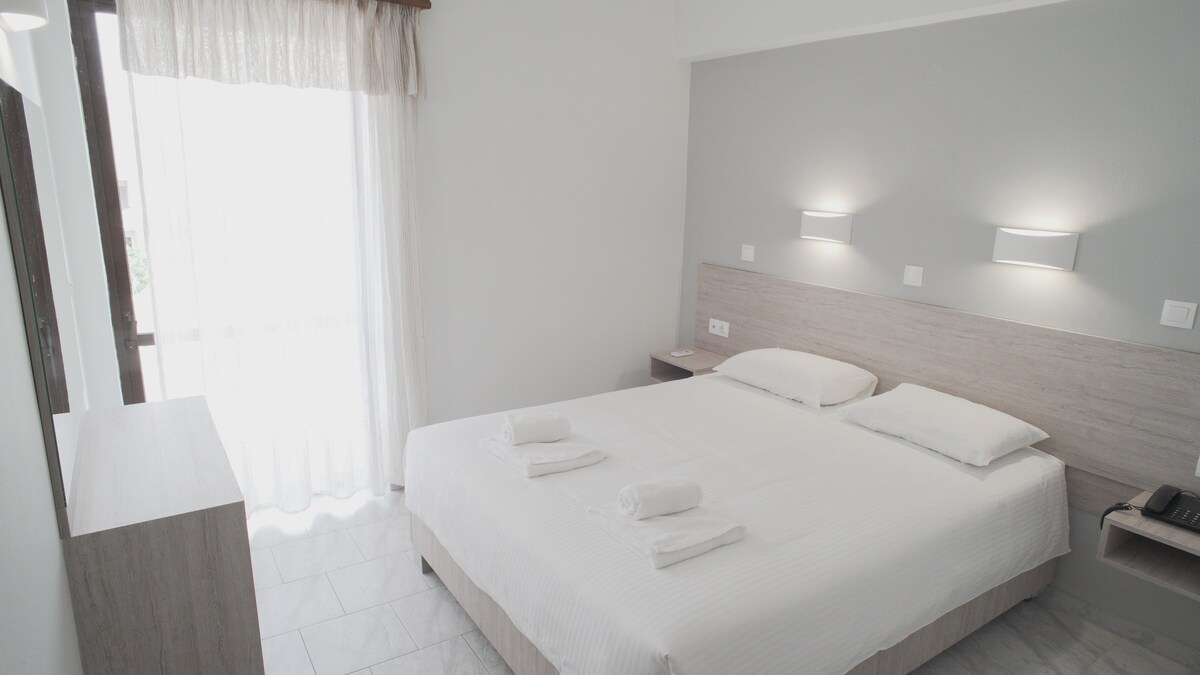 1-bedroom Apartment & Free Parking @ Domenica