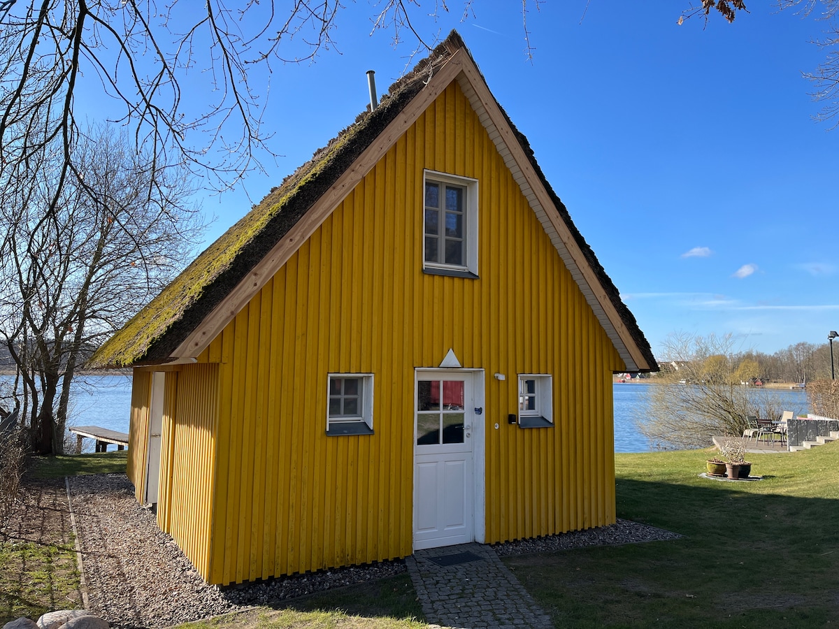 Ferienhaus direkt am Wasser * Hund * Garten