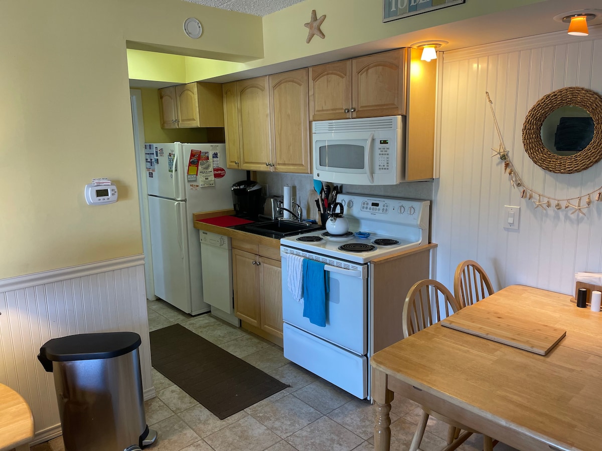 2 BR Condo w/Pool - Steps from Beach and Boardwalk