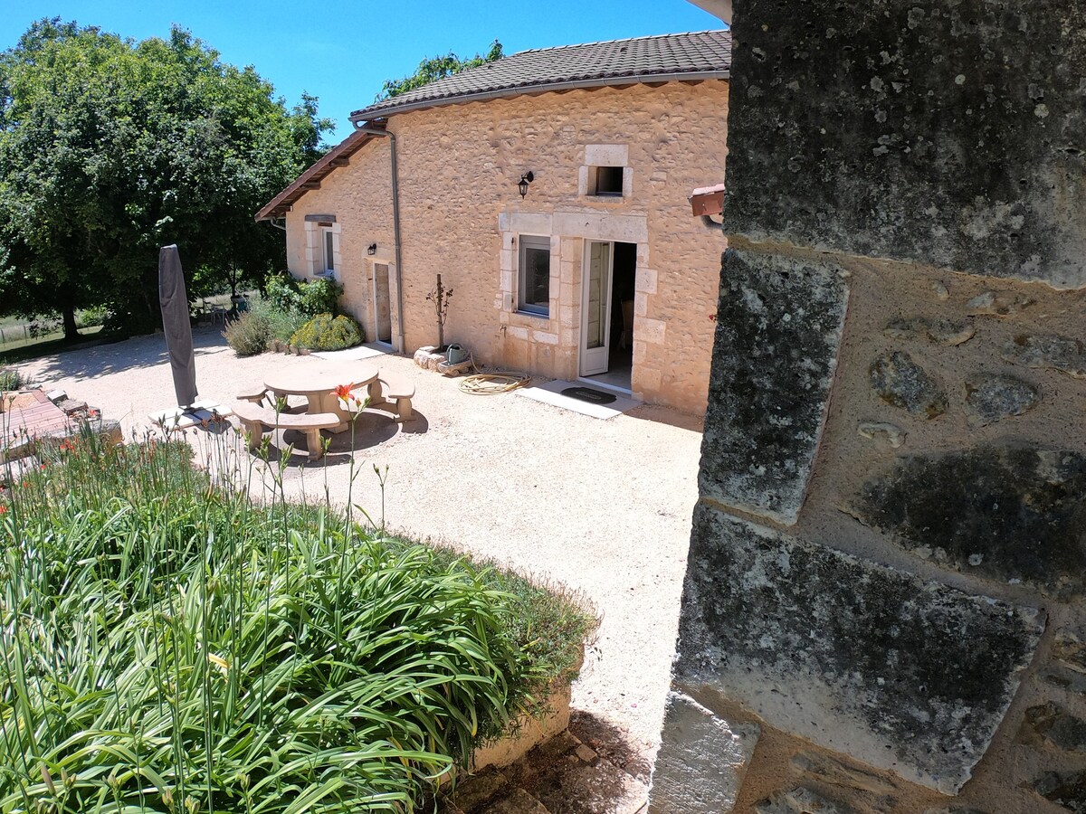 Maison familiale en pierre avec piscine