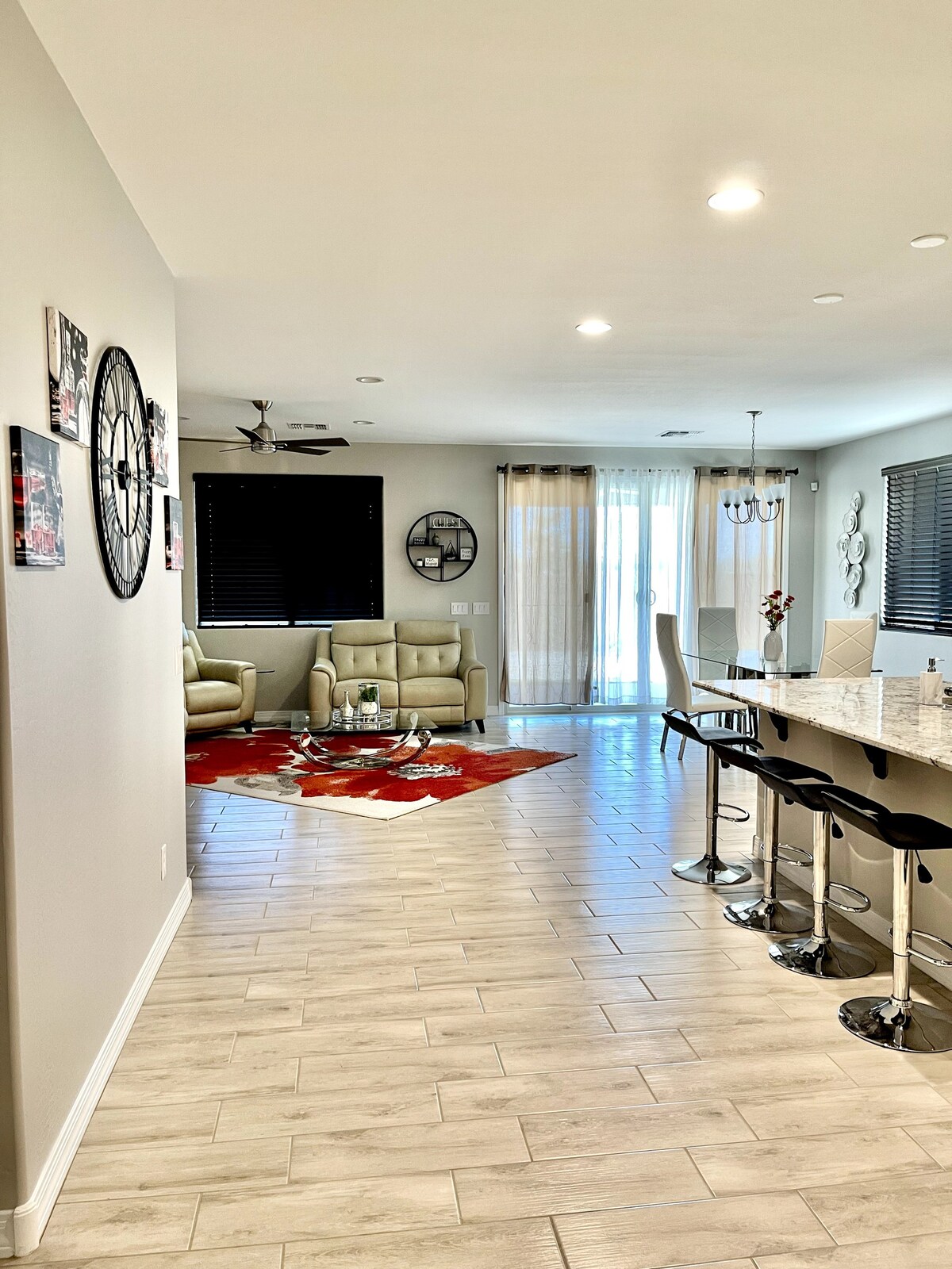 Beautiful/Spacious newer home in Goodyear