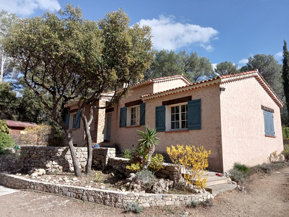 Chaleureuse villa avec piscine, un coin de paradis