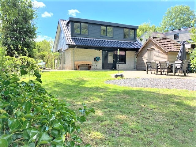 Vrijstaande leuke woning, ligplaats en ruime tuin.