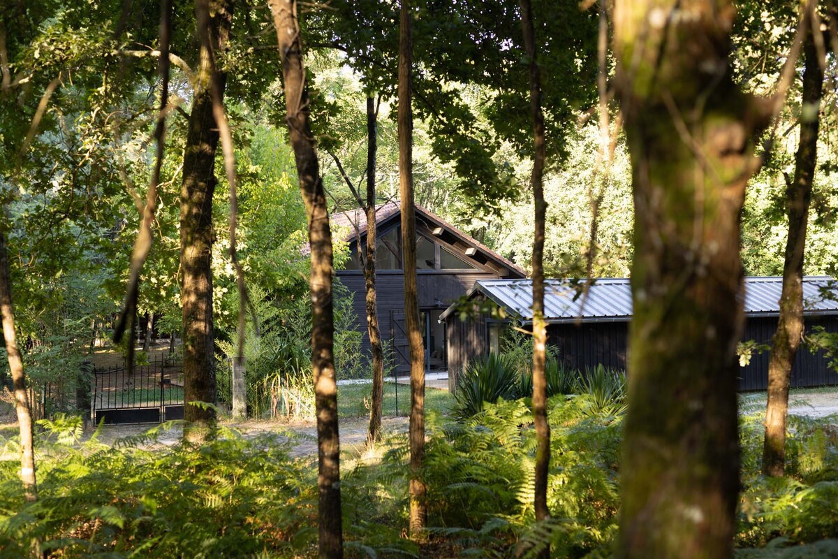 Surf Shelter - maison + annexe dans la forêt