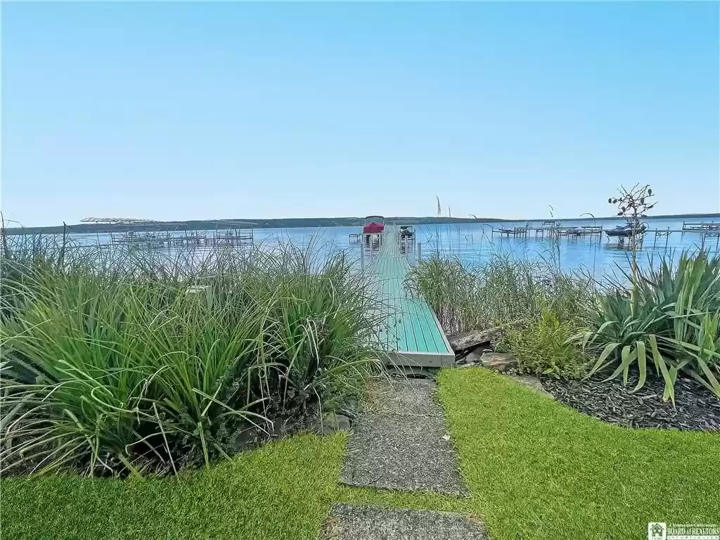 带私人码头的Chautauqua湖滨度假胜地