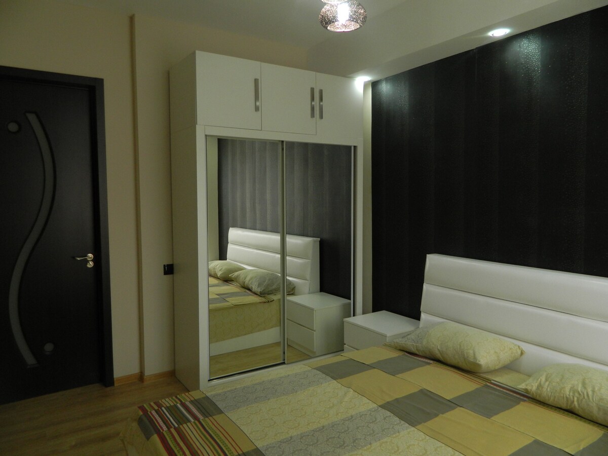 Удобная, красывая квартира ул. Сулхан Цинцадзе Н49