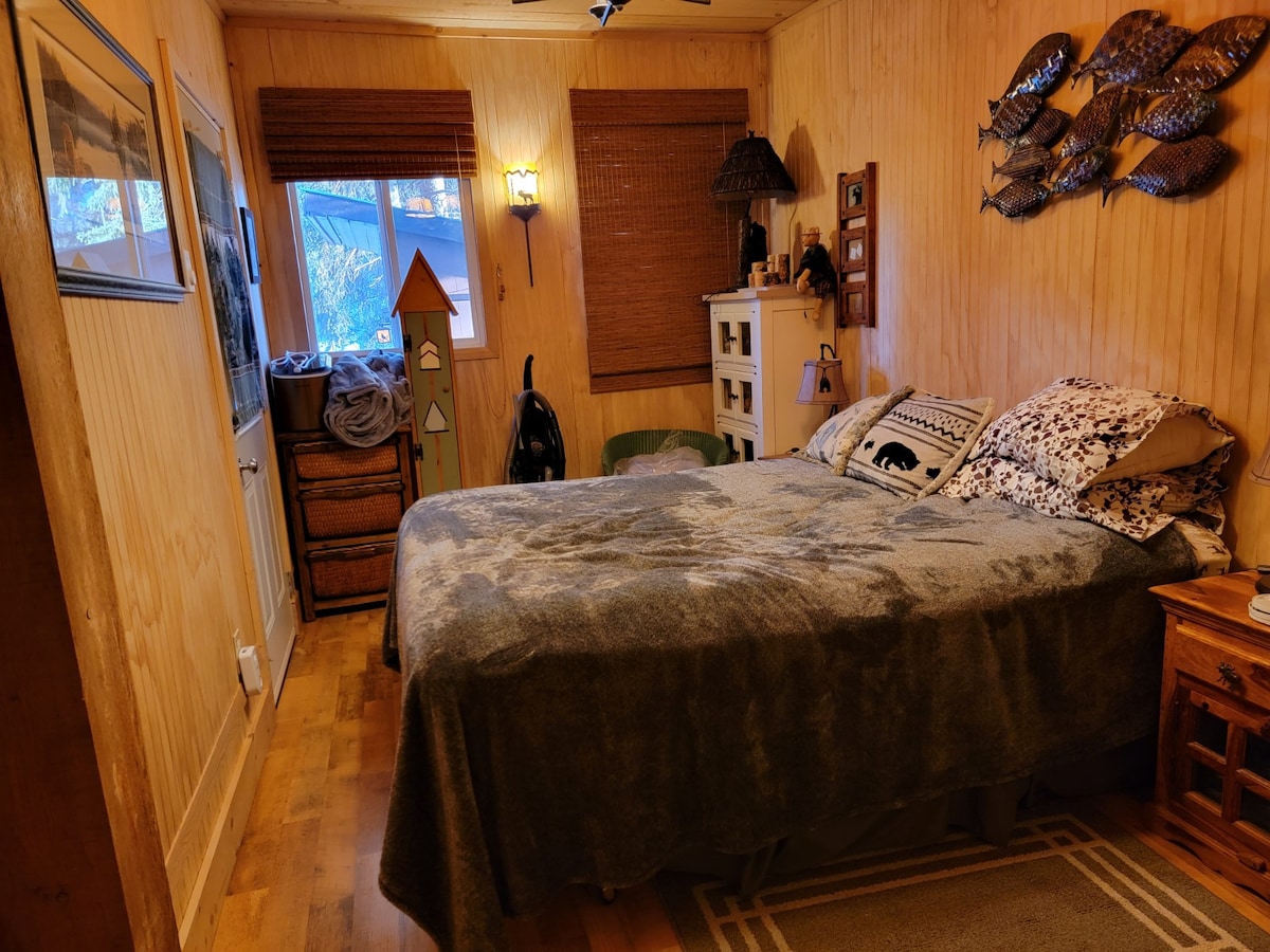 湖畔质朴的3卧室小木屋