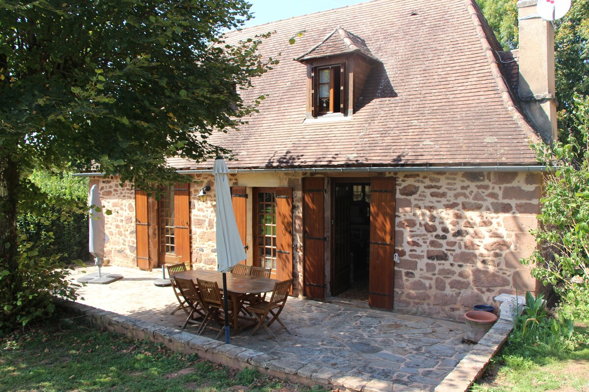 Maison périgourdine au calme avec piscine privée