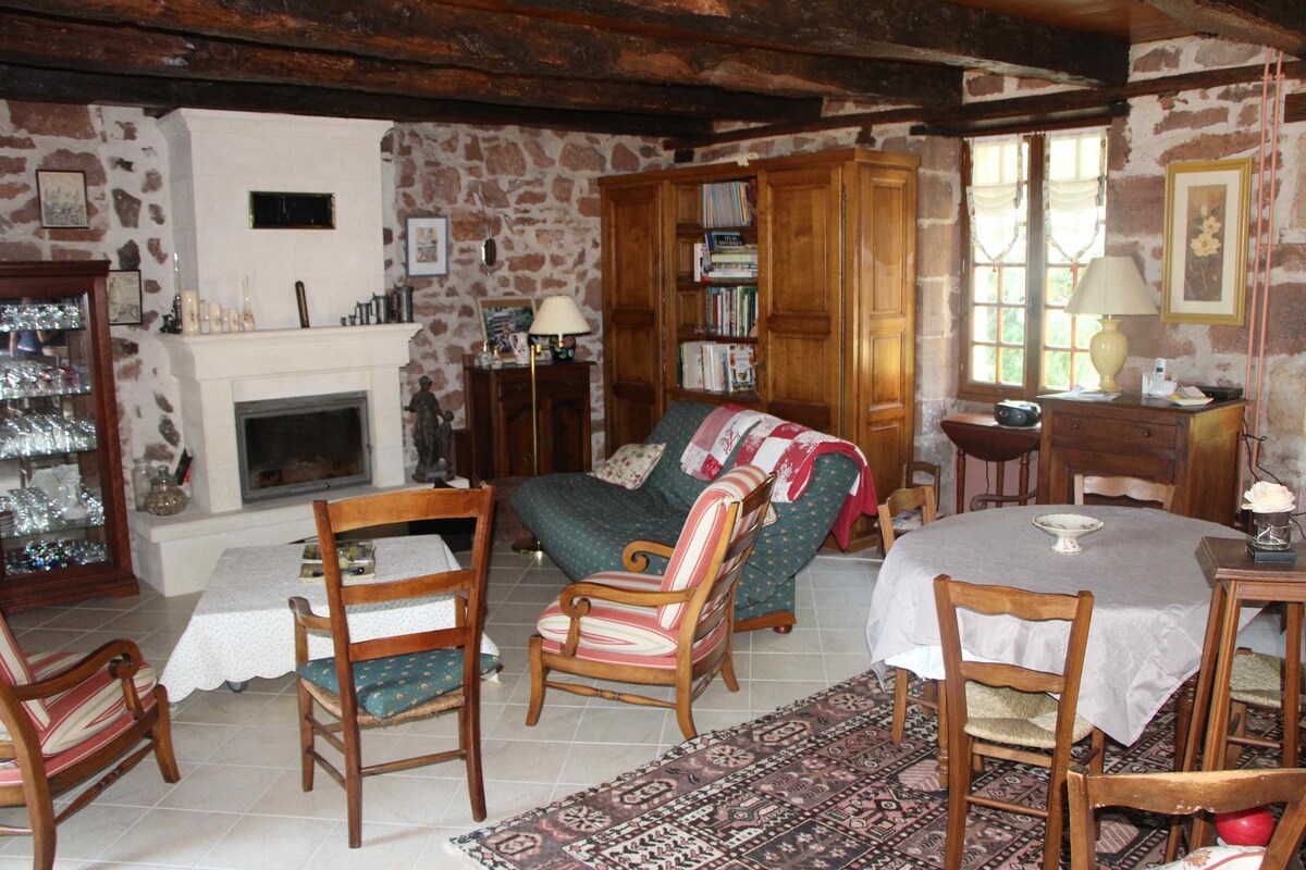 Maison périgourdine au calme avec piscine privée