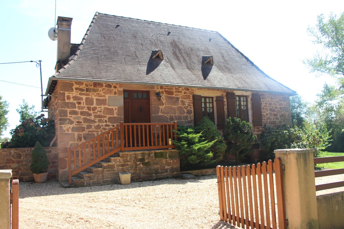 Maison périgourdine au calme avec piscine privée