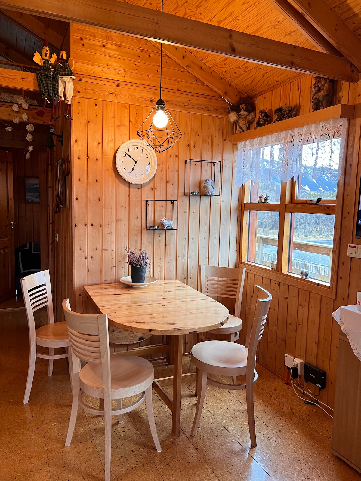 舒适的小屋，
可欣赏冰川和大海的美景。