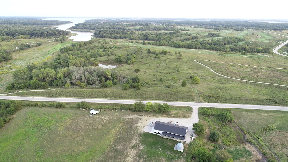 Barndominium minutes to Rathbun Lake!