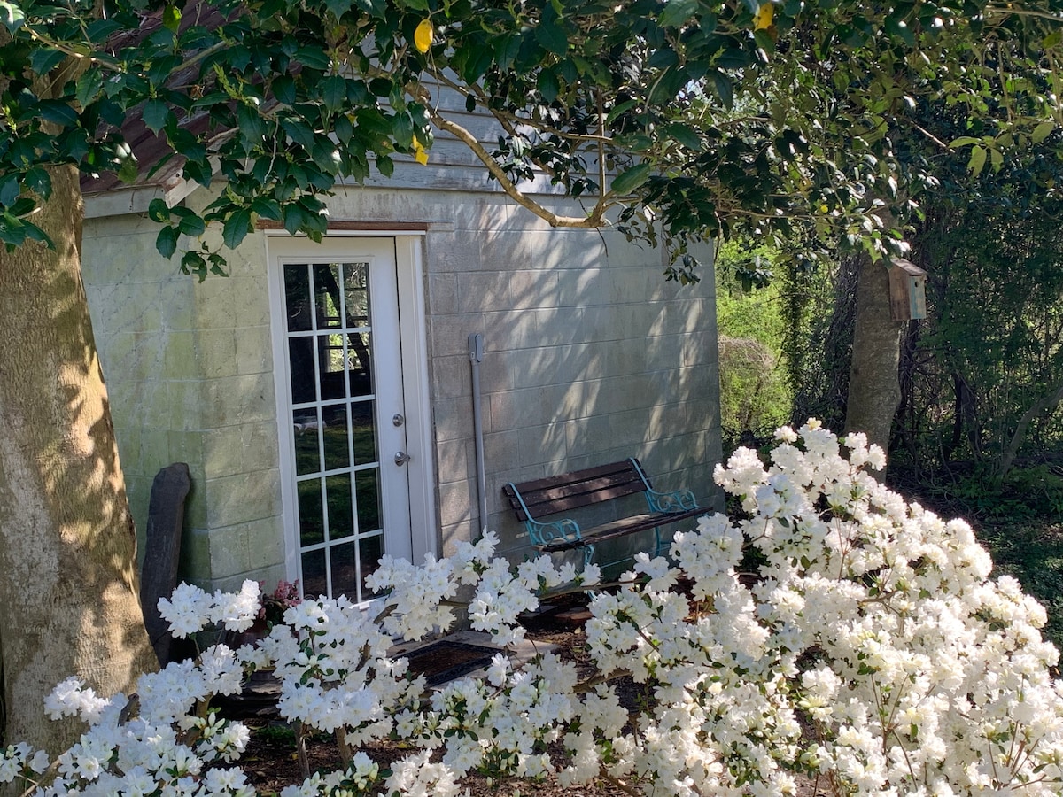 “Magnolia Cottage” on the River