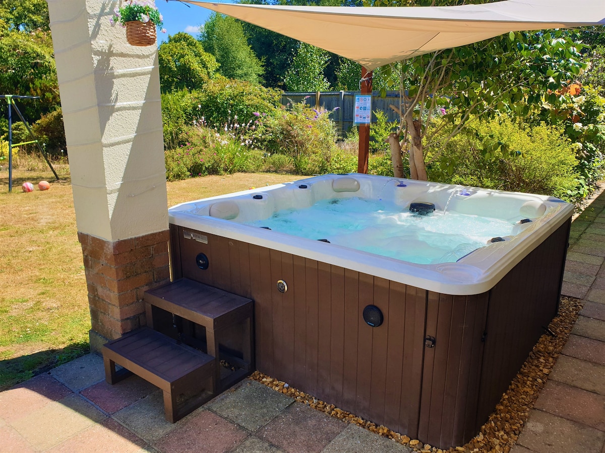 狮子旅馆（ Lions Lodge ） ：地理位置优越，配备热水浴