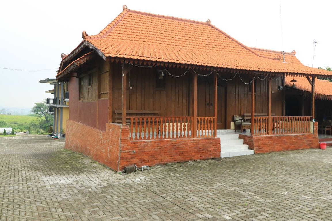 位于Kangen Omah别墅Mojokerto的宽敞4卧室别墅