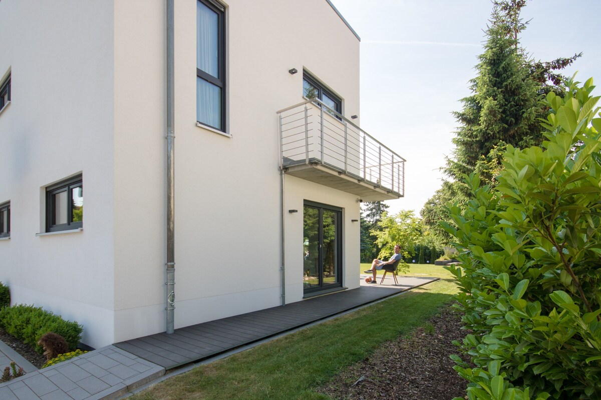 Modern 5 Bedroom Villa at Cospudener See