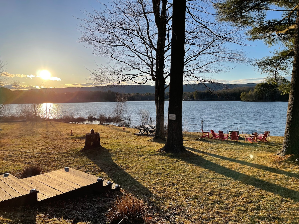 Lake Mayfield Retreat - Beautiful Lakefront Home