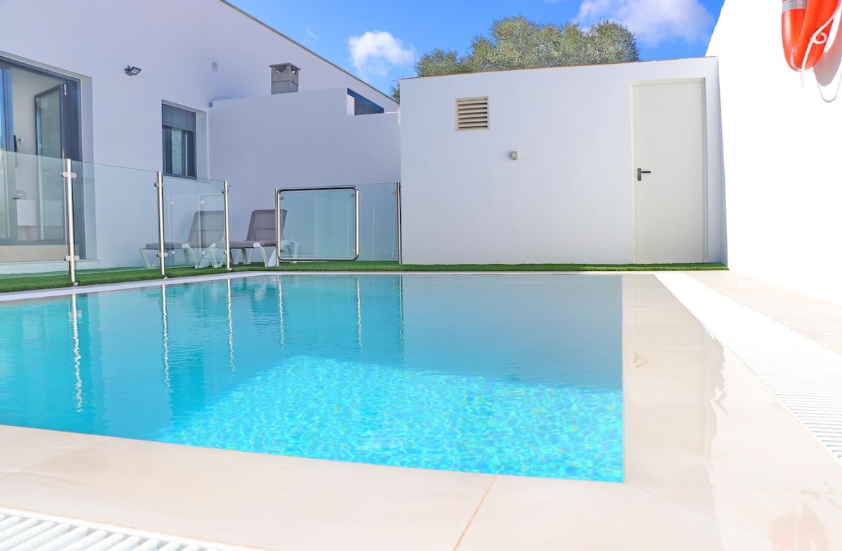 Conil 1 Saltwater Pool House