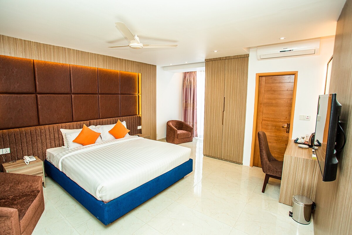 Junior Suite 2-Bedroom with gym & pool in RoyalRaj