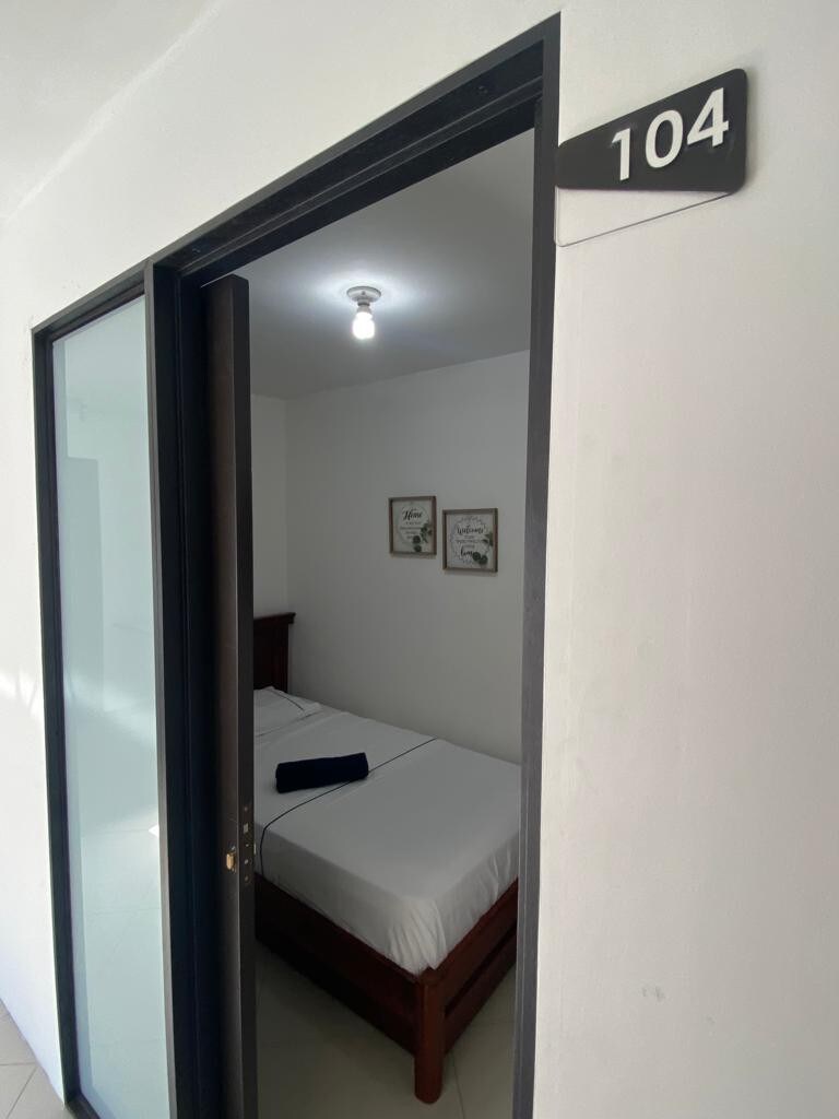 小型单人房，共用卫生间