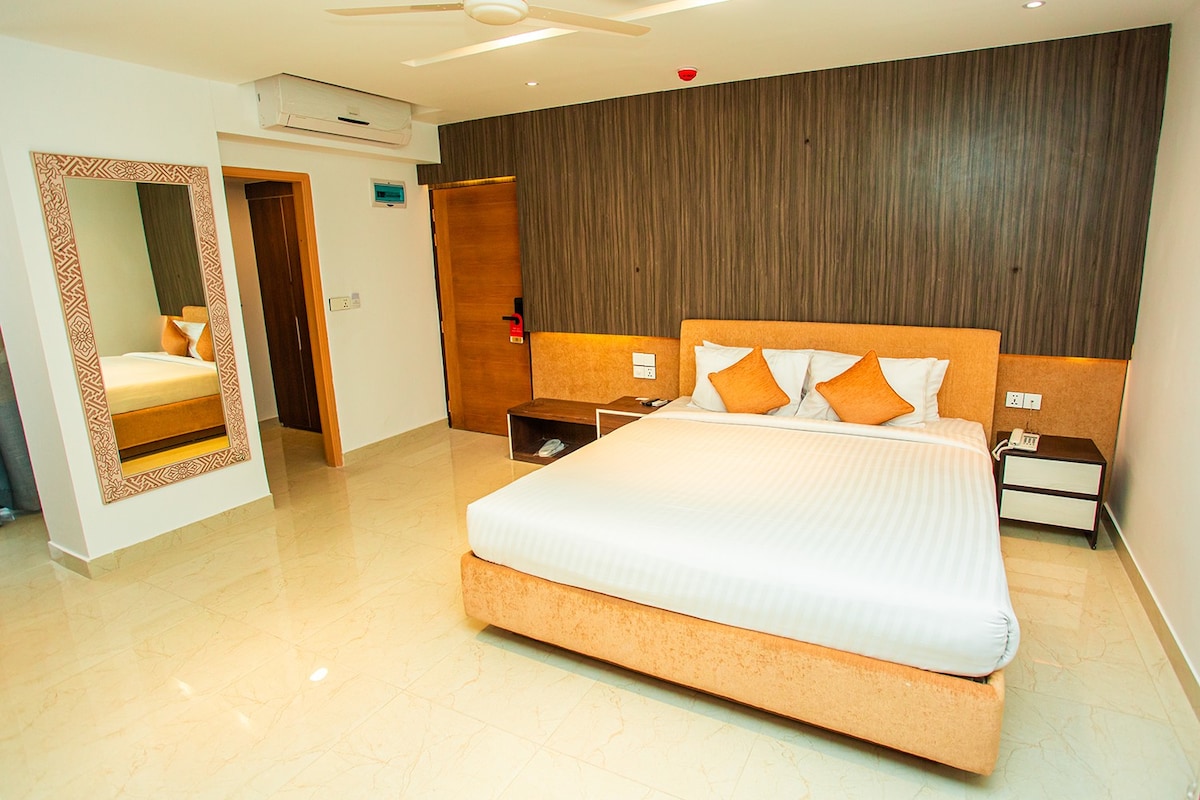 Premium couple room with gym & pool in Royal Raj