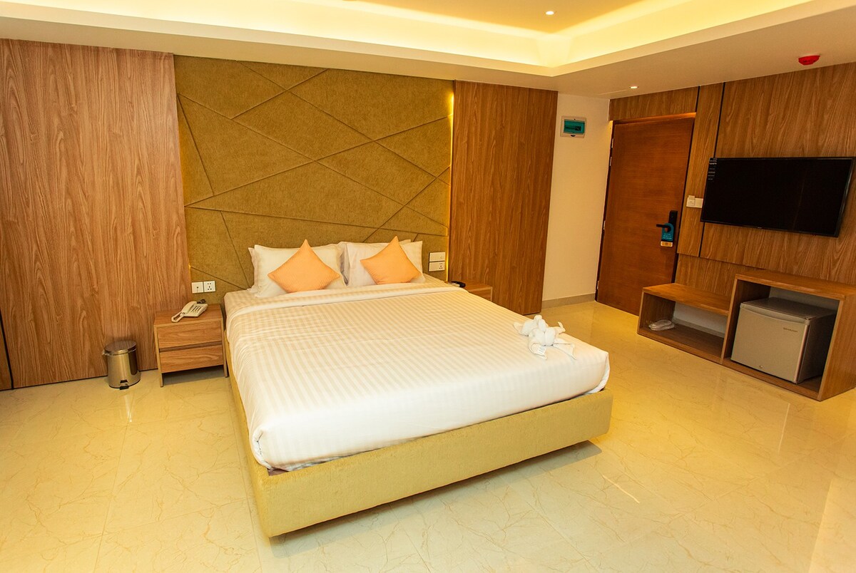 Premium couple room with gym & pool in Royal Raj