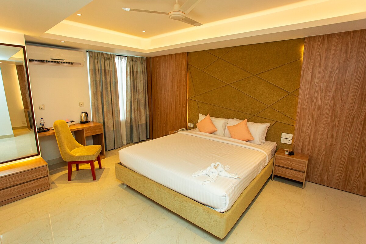 Premium couple room with gym & pool in Royal Raj