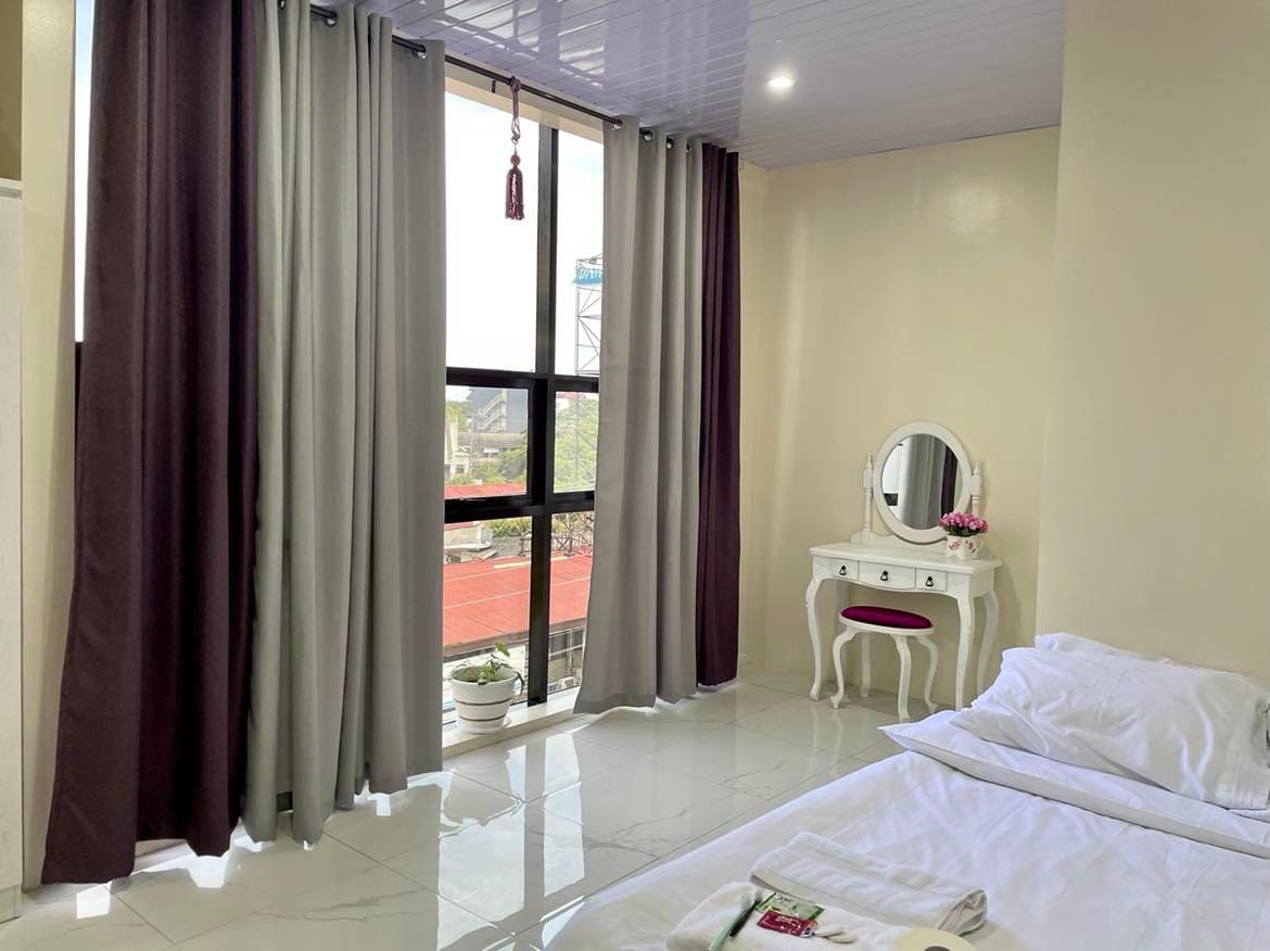 位于Davao Netfx中心的超级干净的1卧室酒店